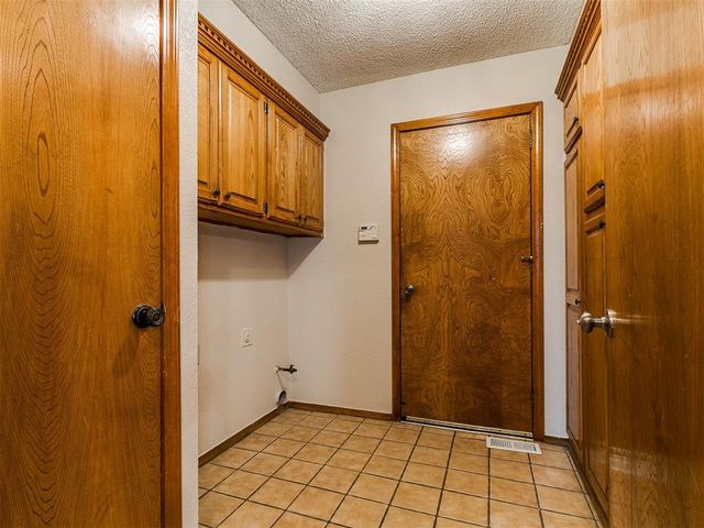 908 Carfax Road, Edmond, OK 73034