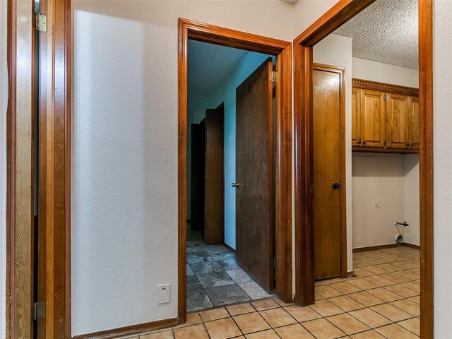 908 Carfax Road, Edmond, OK 73034