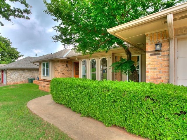 908 Carfax Road, Edmond, OK 73034