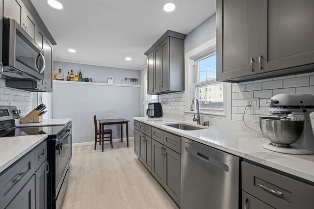 57-59 Larchwood Rd 1, Methuen, MA 01844