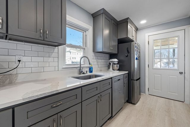 57-59 Larchwood Rd 1, Methuen, MA 01844