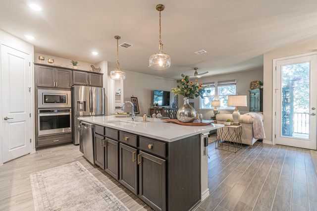 105 Ace LN, San Marcos, TX 78666
