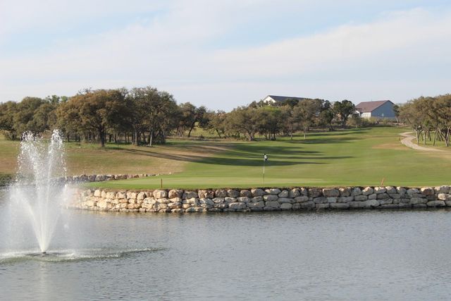 105 Ace LN, San Marcos, TX 78666