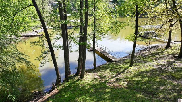 88 S Lakeshore Drive, Cadiz, KY 42211