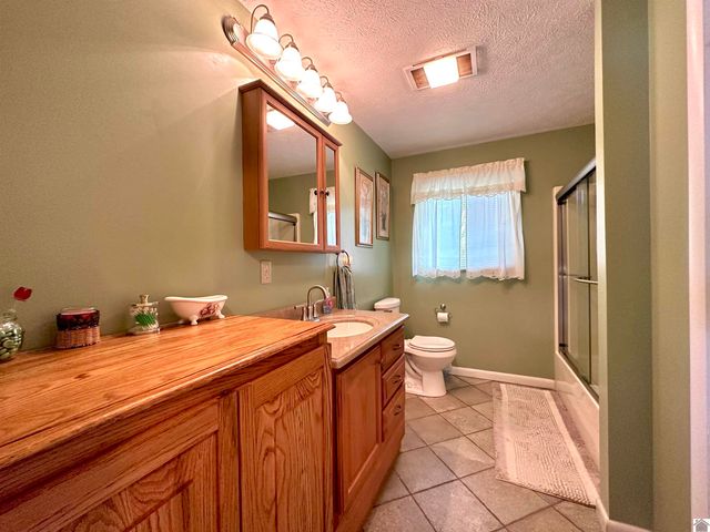 88 S Lakeshore Drive, Cadiz, KY 42211