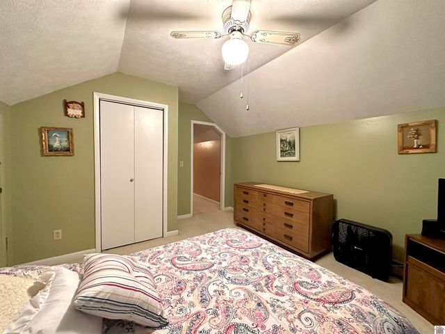 88 S Lakeshore Drive, Cadiz, KY 42211