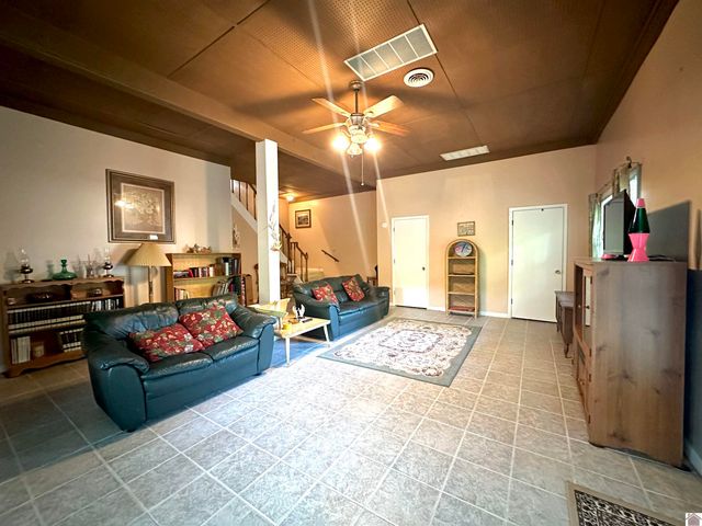 88 S Lakeshore Drive, Cadiz, KY 42211