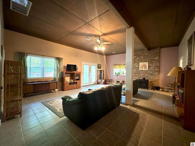 88 S Lakeshore Drive, Cadiz, KY 42211