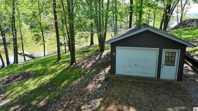 88 S Lakeshore Drive, Cadiz, KY 42211