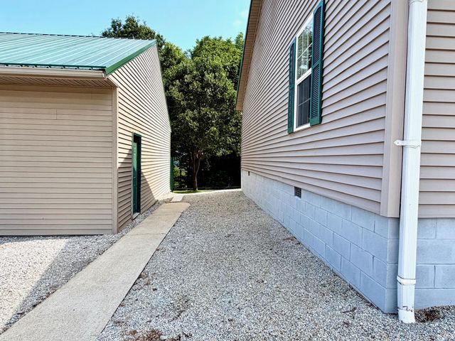 938 McFadden Ridge Road, Bedford, IN 47421