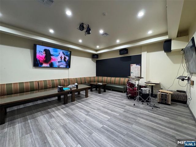 450A Broad Avenue, Palisades Park, NJ 07650