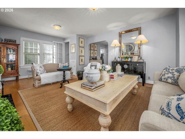 2798 Sw OLD ORCHARD Rd, Portland, OR 97201