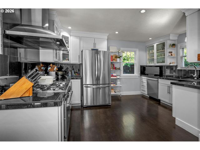 2798 Sw OLD ORCHARD Rd, Portland, OR 97201