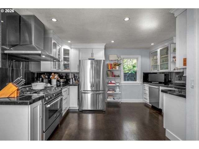 2798 Sw OLD ORCHARD Rd, Portland, OR 97201