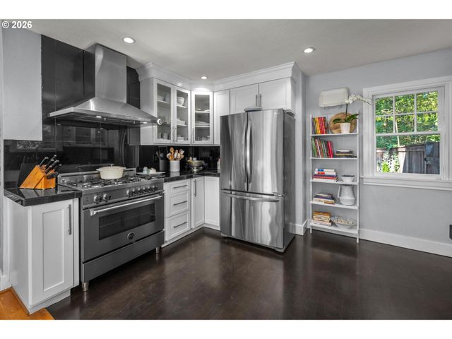 2798 Sw OLD ORCHARD Rd, Portland, OR 97201