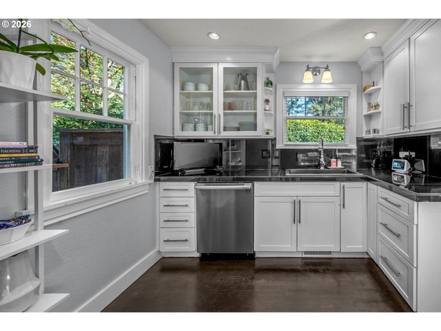 2798 Sw OLD ORCHARD Rd, Portland, OR 97201