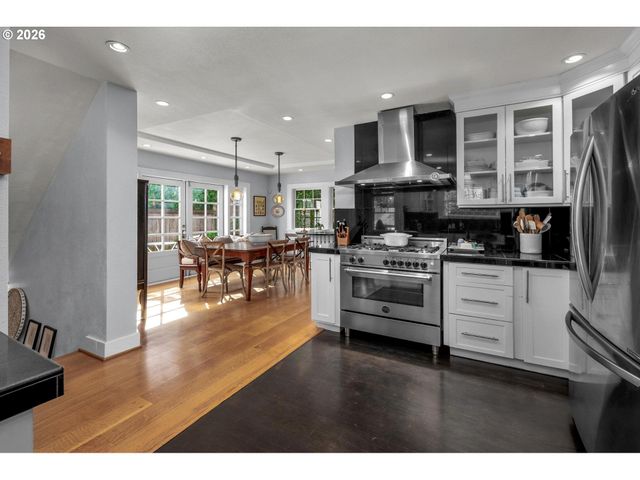 2798 Sw OLD ORCHARD Rd, Portland, OR 97201