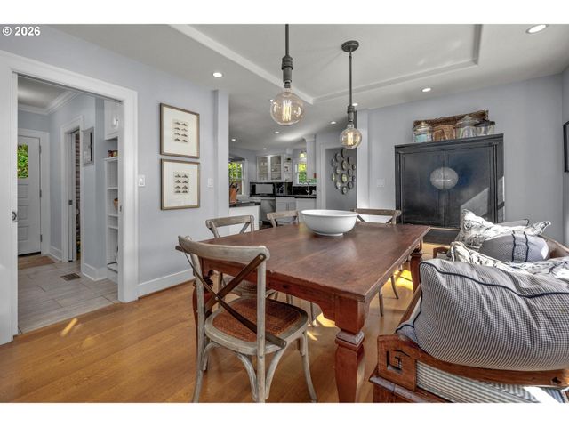 2798 Sw OLD ORCHARD Rd, Portland, OR 97201