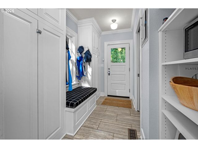 2798 Sw OLD ORCHARD Rd, Portland, OR 97201