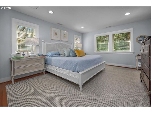 2798 Sw OLD ORCHARD Rd, Portland, OR 97201