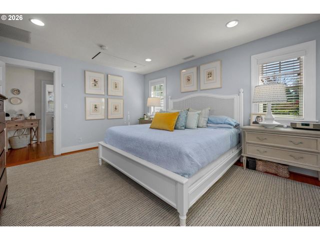 2798 Sw OLD ORCHARD Rd, Portland, OR 97201