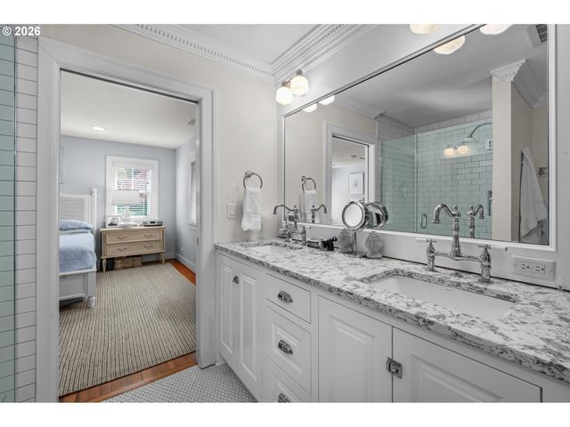 2798 Sw OLD ORCHARD Rd, Portland, OR 97201