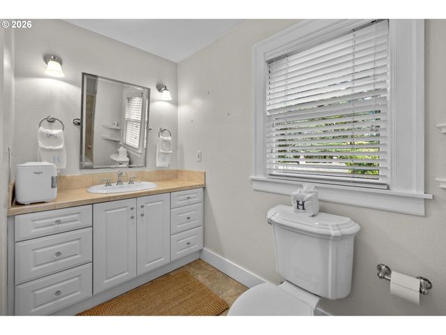 2798 Sw OLD ORCHARD Rd, Portland, OR 97201