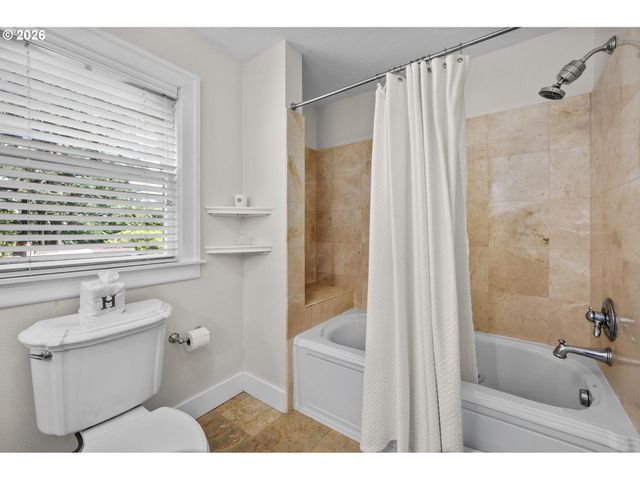 2798 Sw OLD ORCHARD Rd, Portland, OR 97201