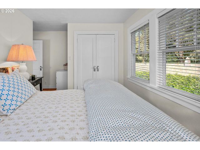 2798 Sw OLD ORCHARD Rd, Portland, OR 97201