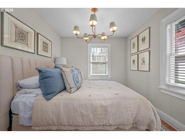 2798 Sw OLD ORCHARD Rd, Portland, OR 97201