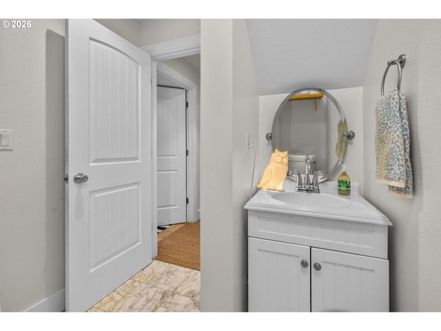 2798 Sw OLD ORCHARD Rd, Portland, OR 97201