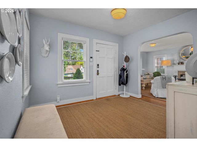 2798 Sw OLD ORCHARD Rd, Portland, OR 97201