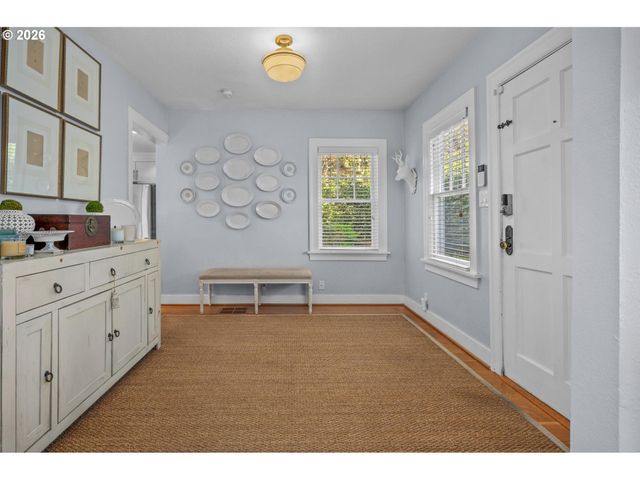 2798 Sw OLD ORCHARD Rd, Portland, OR 97201