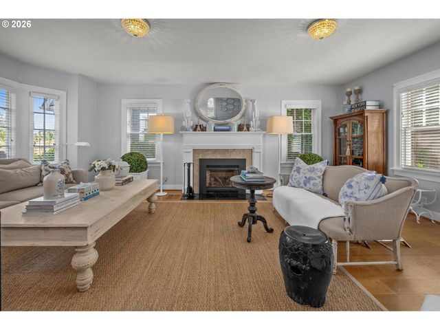 2798 Sw OLD ORCHARD Rd, Portland, OR 97201