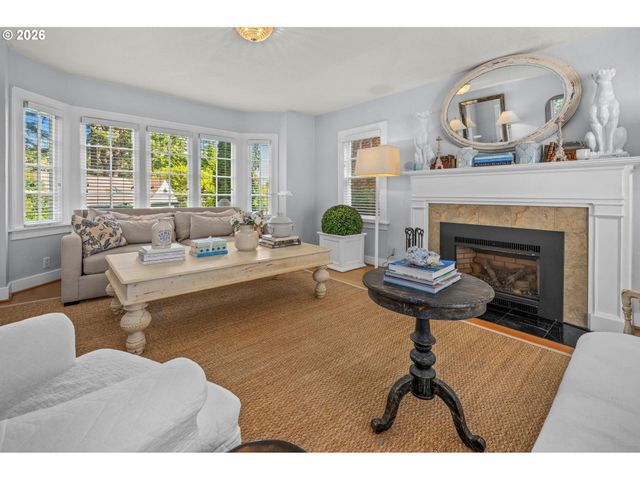 2798 Sw OLD ORCHARD Rd, Portland, OR 97201