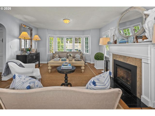 2798 Sw OLD ORCHARD Rd, Portland, OR 97201