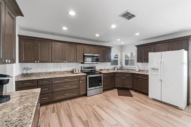 1957 PRAIRIE DUNES CIRCLE N, Lakeland, FL 33810