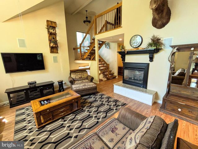134 LONGVIEW DR, Lake Harmony, PA 18624