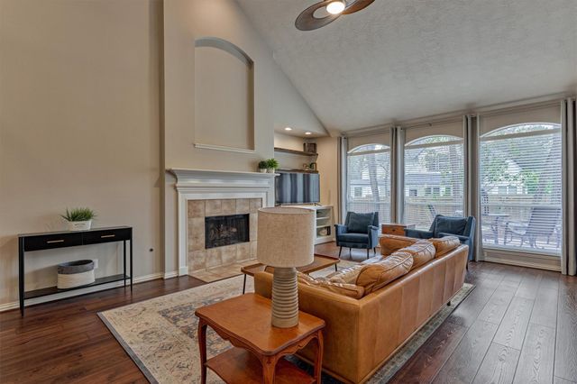 7 Vincent Court, The Woodlands, TX 77382