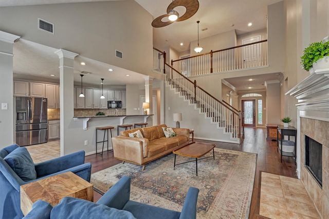 7 Vincent Court, The Woodlands, TX 77382