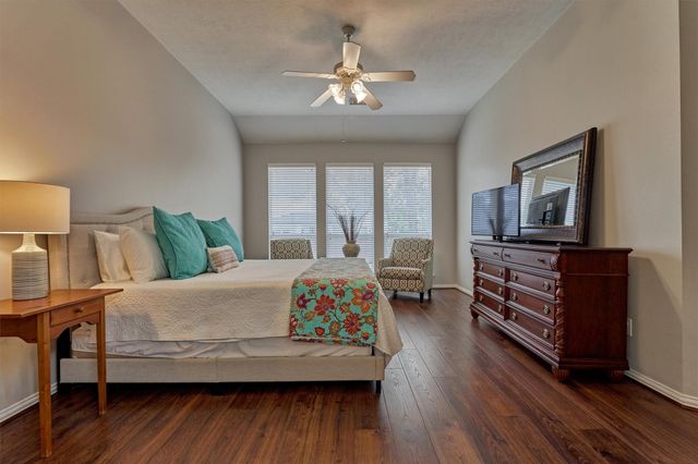 7 Vincent Court, The Woodlands, TX 77382