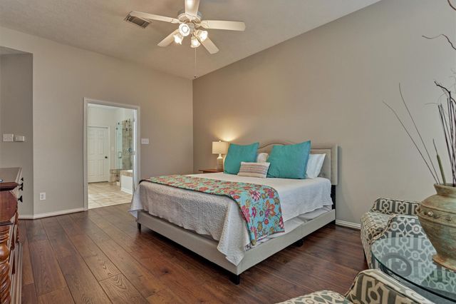 7 Vincent Court, The Woodlands, TX 77382