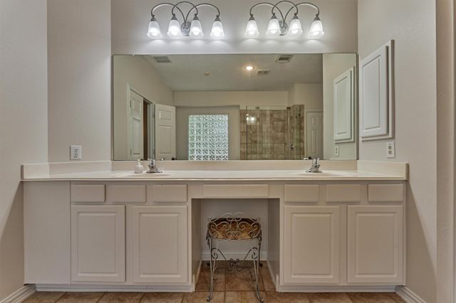 7 Vincent Court, The Woodlands, TX 77382