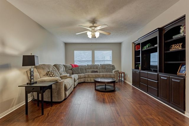 7 Vincent Court, The Woodlands, TX 77382