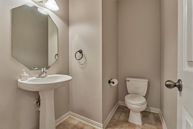 7 Vincent Court, The Woodlands, TX 77382