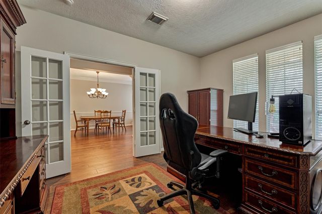 7 Vincent Court, The Woodlands, TX 77382