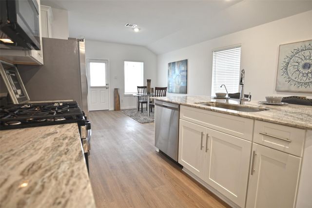 4122 Bronco Station Lane, League City, TX 77511