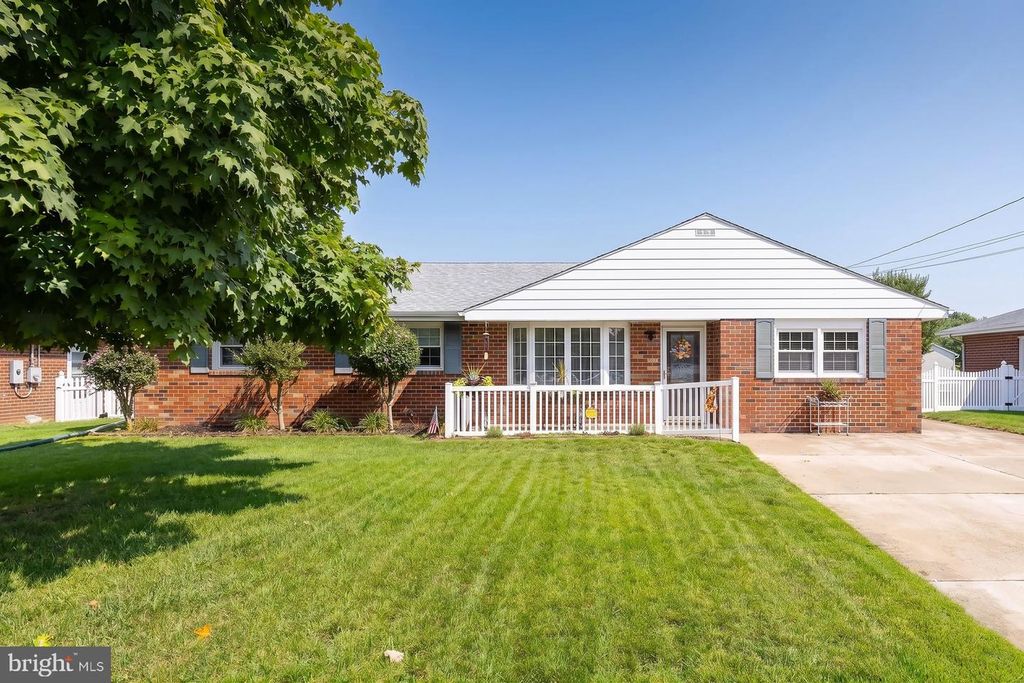 157 S SCHOOL ST, GIBBSTOWN, NJ 08027 — exterior