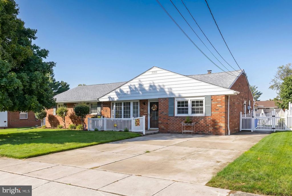 157 S SCHOOL ST, GIBBSTOWN, NJ 08027 — photo 2