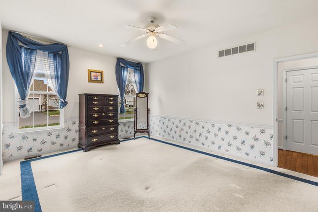 203 N SILVER FOX DR, Glen Mills, PA 19342